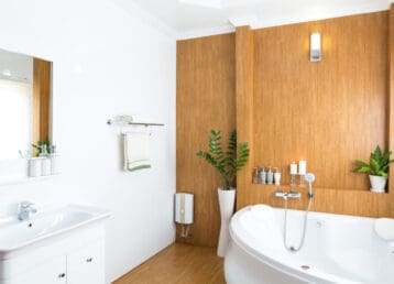 Intérieur de la salle de bain d'une maison moderne